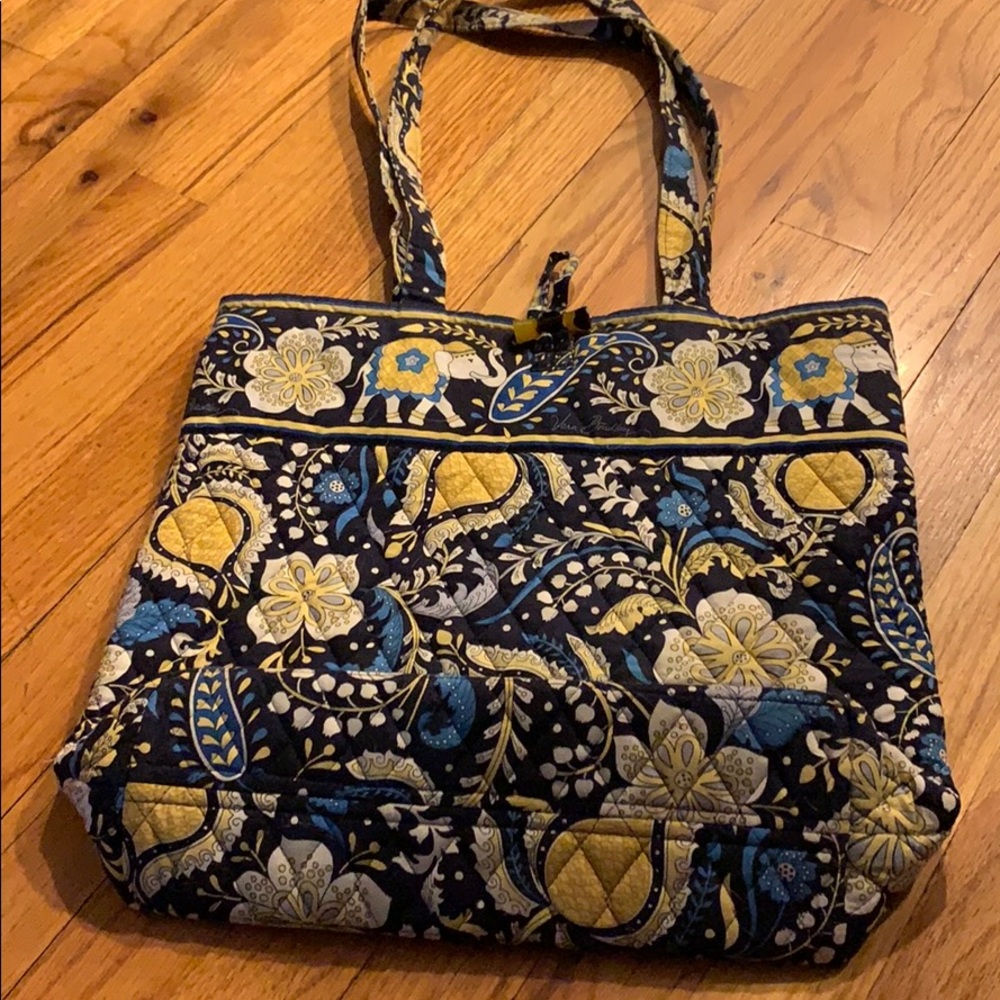 MUST GO: Vera Bradley bag